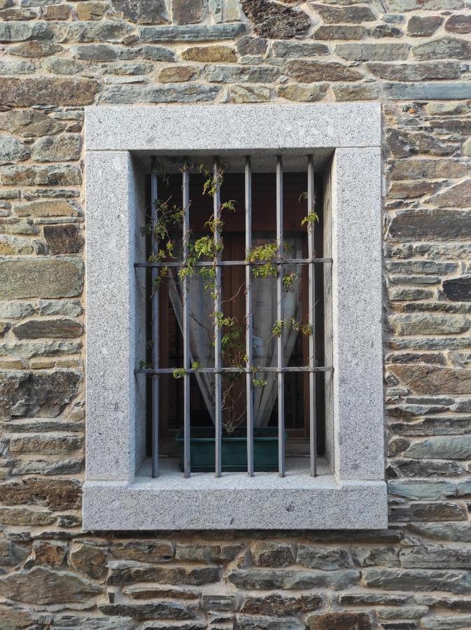 Vinarius, Posada Rural Castellanos de Villiquera エクステリア 写真