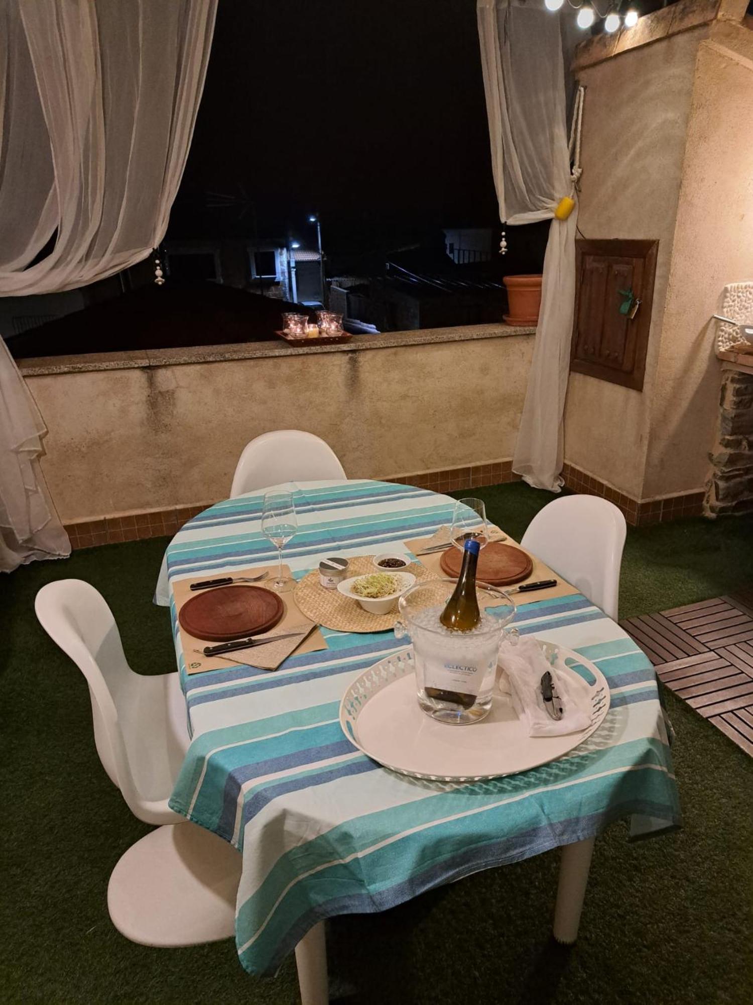 Vinarius, Posada Rural Castellanos de Villiquera エクステリア 写真