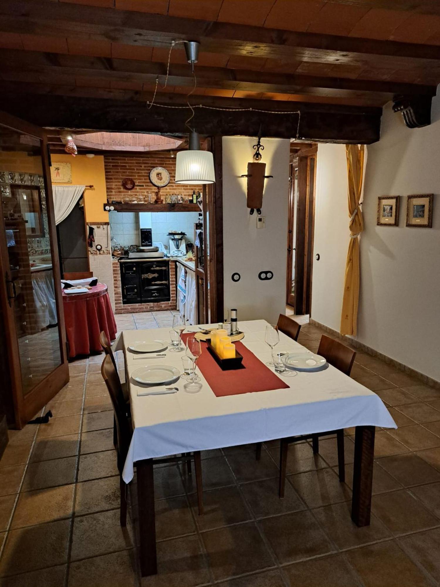Vinarius, Posada Rural Castellanos de Villiquera エクステリア 写真