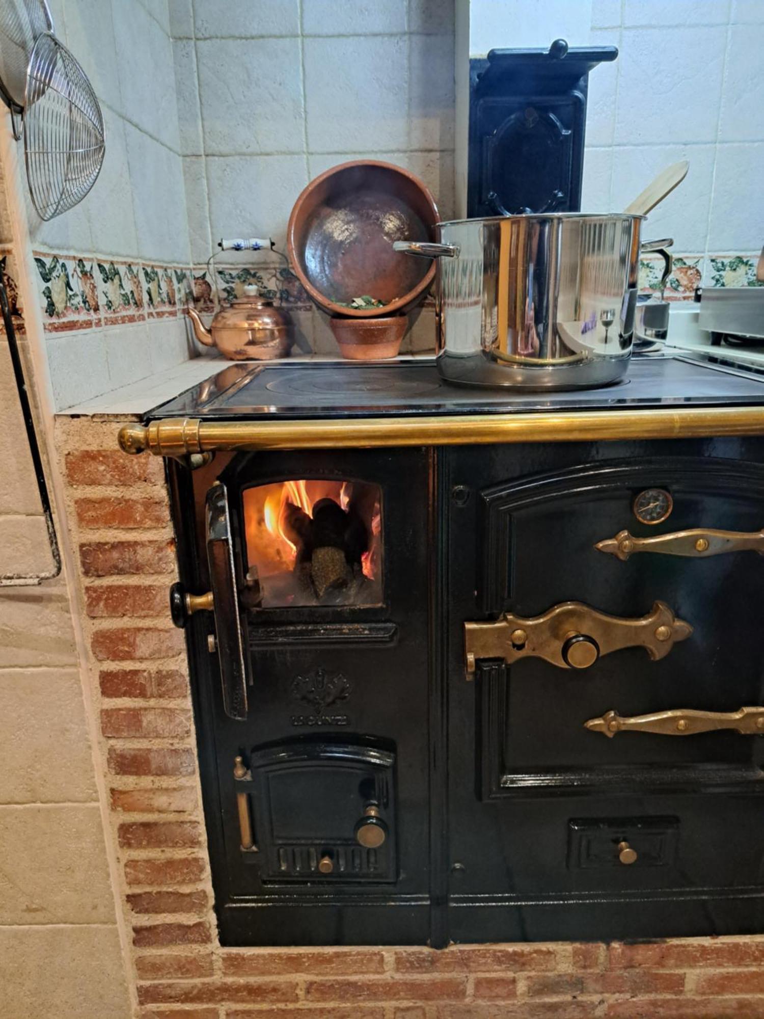 Vinarius, Posada Rural Castellanos de Villiquera エクステリア 写真